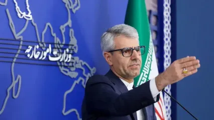 آمریکا بزرگترین تهدید علیه صلح و امنیت بین‌المللی است/ عراقچی در فرانسه با «اسفندیاری» دیدار کرد