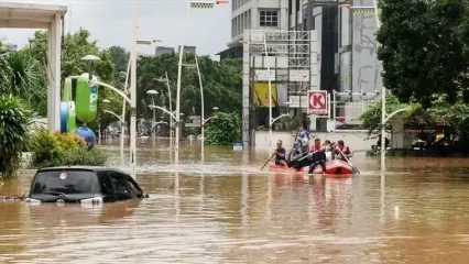 سیل و رانش زمین در اندونزی جان بیش از 900 نفر را گرفت