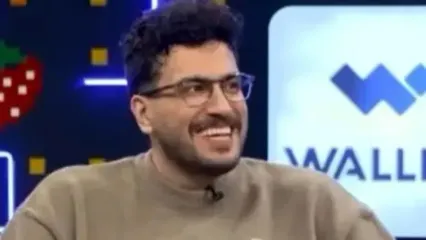 امیرحسین قیاسی : میرفتیم دیت عطر مهران مدیری رو میزدیم که بوی شمارو بدیم/ واسه دعوا هم عطر ....