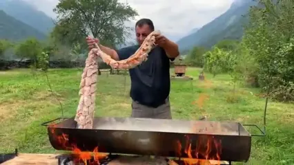 غذای روستایی در آذربایجان؛ پخت یک غذای خاص با ماهی سالمون در یک روستای بهشتی