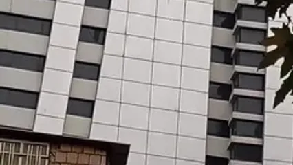 حرکت خطرناک دختر جوان روی سیم‌های برق در شهریار