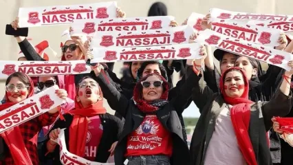 پایکوبی دختران هوادار نساجی با آهنگ مازنی