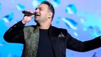 نگاهی به کنسرت عاشقانه سیامک عباسی و لحظه زانو زدن او برای خواستگاری از عشق زندگی اش ... / با اشک شوق جمیعت حاضر در سالن همراه شد ...