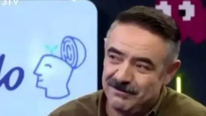 بالاخره کاربران فهمیدند چهره جدید حسن معجونی در برنامه قیاسی شبیه کی شده؛ شباهت باورنکردنی به بازیگر عشق ممنوع در 57 سالگی