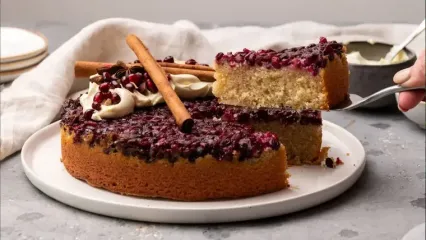 کیک ژله‌ای انار؛ جشن رنگ و طعم زمستان