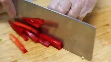 غذای خیابانی در آمریکا؛ پخت غذا با لابستر قرمز استرالیایی در نیویورک