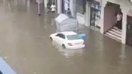 بحران آبگرفتگی در امارات؛ تصاویر نگران‌کننده از خیابان‌های اصلی