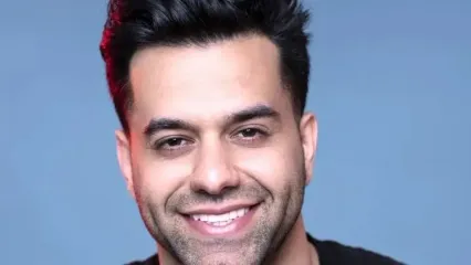 کنسرت جذاب، لذت‌بخش رضا بهرام مناسب حال و هوای پاییز باحضور سیدمحمد موسوی/ آقای والیبالیست تموم آهنگ هارو حفظه