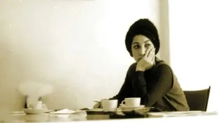 شعر بهترین شاعر ادبیات معاصر با صدای گرم فروغ فرخزاد: ای تکیه گاه و پناه زیباترین لحظه های پرعصمت و پر شکوه تنهایی و خلوت من...