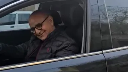 جمله یک هوادار، پرویز پرستویی را پشت فرمان به خنده واداشت