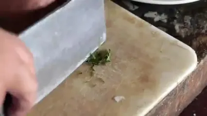 غذای خیابانی در ویتنام؛ پخت غذا با خرچنگ گِلی در بانکوک