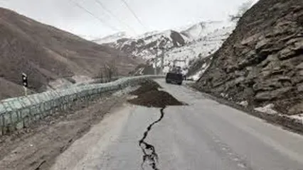 لحظه هولناک رانش زمین در جاده خوزستان