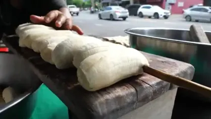 غذای خیابانی در تایلند؛ موز کبابی در بانکوک