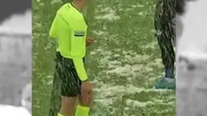 ویدئو: چای داغ وسط بازی؛ حرکت جالب دروازه‌بان ارزروم‌اسپور