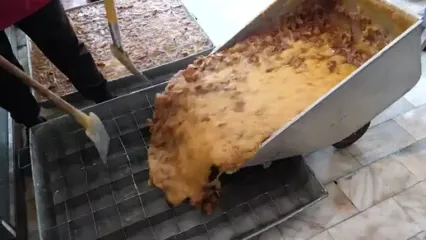 غذای خیابانی در تایوان؛ روش سنتی تهیه چای خربزه زمستانی در تایپه