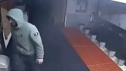 دزد با رعایت آداب اسلامی از مسجد سرقت کرد