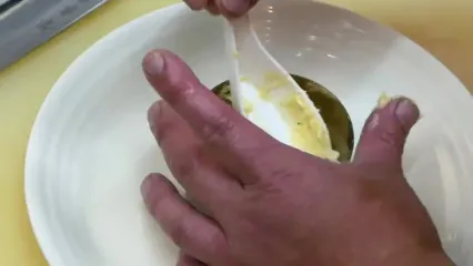 غذای خیابانی در ژاپن؛ تهیه دو نوع غذا با ماهی روبین در اوکیناوا