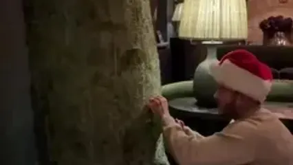 تیغ اره‌برقی به جای توپ!؛ متفاوت‌ترین صحنه از دیوید بکام در آستانه کریسمس