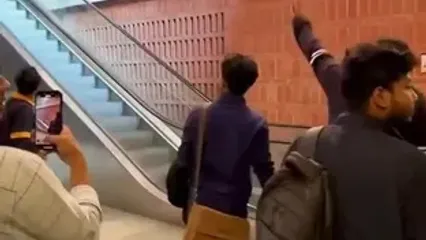 ببینید؛ حادثه عجیب روی پله‌برقی در دانشگاه بنگلادش