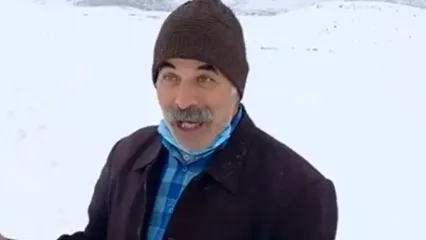 ذوق شدید پیرمرد یزدی پس از بارش برف سوژه شد
