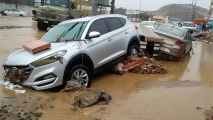 بحران سیلاب در جده / خیابان‌ها زیر آب رفتند