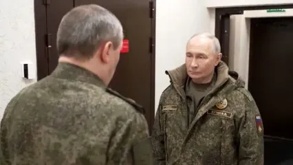 پوتین لباس رزم بر تن کرد