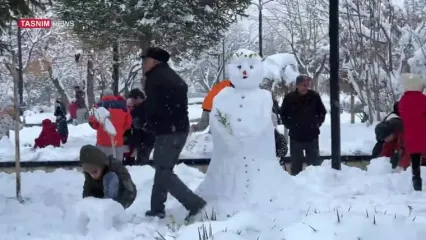 جشنواره زمستانی آدم‌برفی در همدان