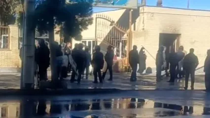 تصاویر جدید از اوضاع مقابل فرمانداری فسا