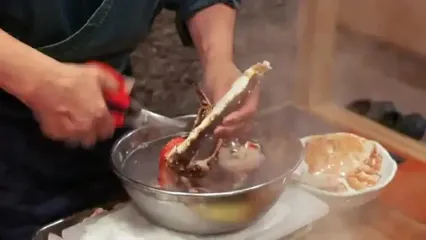 غذای خیابانی در ژاپن؛ تهیه چند غذای لوکس با شاه خرچنگ آلاسکایی در ساپورو