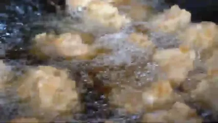 غذای خیابانی در مالزی؛ جک فروت و موز سرخ شده در پنانگ