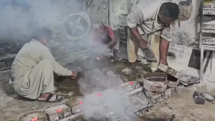 فرآیند بازیافت ضایعات برنجی و تولید قفل در با آن ها در پاکستان