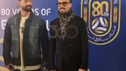 ژست رامین رضاییان و روزبه چشمی در جشن ۸۰ سالگی استقلال