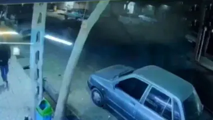 تصاویر دلخراش از برخورد موتورسوار با پراید پارک شده