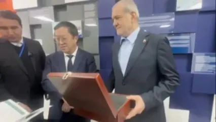 بازدید پزشکیان از اتاق عمل جراحی قلب در قزاقستان