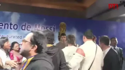 ویدیو: رونمایی از مجسمه مسی در هند