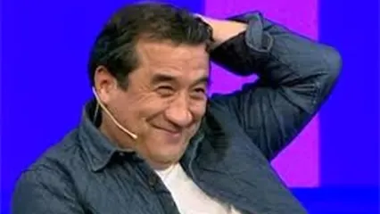 معاون صداوسیما تا کمر برای خداداد عزیزی خم شد!