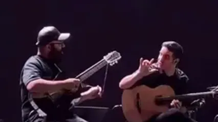 لحظه در رفتن سیم گیتار وسط کنسرت محسن یگانه