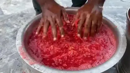 غذای روستایی در پاکستان؛ پخت 15 کیلوگرم حلوای هویج در روستا