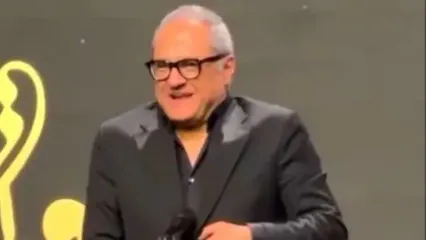 وقتی کمدینی و میکروفن هم سر شوخی رو باهات باز میکنه/دردسرهای خنده دار رامبد جوان در جشن حافظ