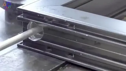 مراحل ساخت درهای شیشه ای در کارخانه ای مدرن در کره جنوبی