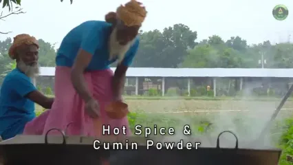 غذای روستایی در هند؛ پخت یک غذای سنتی با 3 ماهی پنگوسی بزرگ