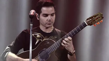 واکنش محسن یگانه از پاره شدنِ سیم گیتار وسط کنسرت