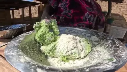 غذای روستایی در کنیا؛ پخت نان سنتی آفریقایی با برگ کدو تنبل و تهیه عدسی