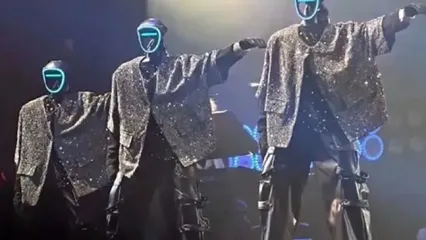 وقتی ربات‌ها جای رقصنده‌های کنسرت را گرفتند