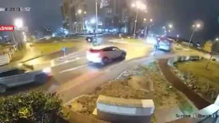 پرواز مرسدس بنز از روی چند خودرو در رومانی