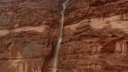 جاری شدن آبشار در کوه‌های احد