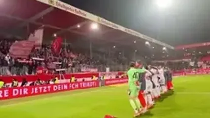 ویدئو: خوشحالی بازیکنان و کادر فنی بایرن مونیخ با هواداران