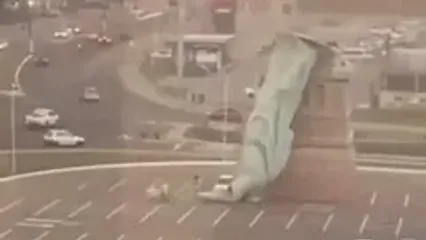 وزش بادهای شدید مجسمه غول‌پیکر برزیل را واژگون کرد