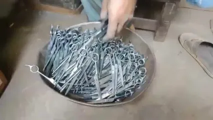 مراحل دیدنی تولید انبوه قیچی آرایشگری در کارگاهی در پاکستان