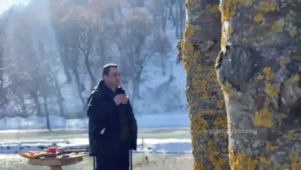 غذای روستایی در آذربایجان؛ صید 3 ماهی کپور و کباب کردن آن ها به روشی خاص